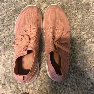 Skechers pink slip on tennis shoes